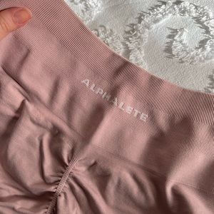 Alphalete Amplify Shorts - Blossom